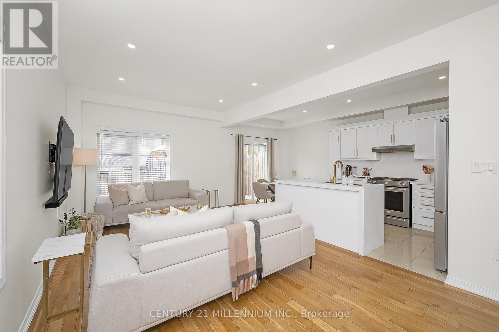 Photo 12 of 43 Bankfield Crescent, Hamilton ON