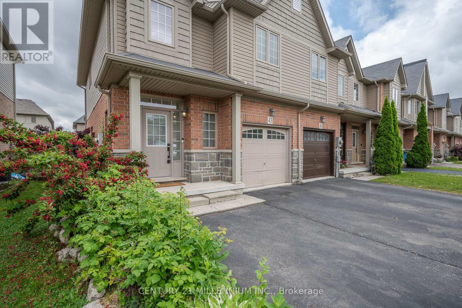 Photo 5 of 43 Bankfield Crescent, Hamilton ON