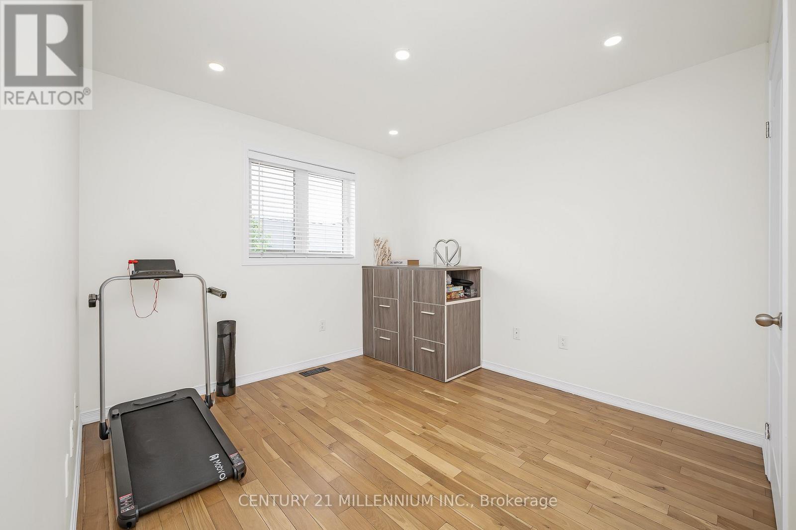 Photo 33 of 43 Bankfield Crescent, Hamilton ON