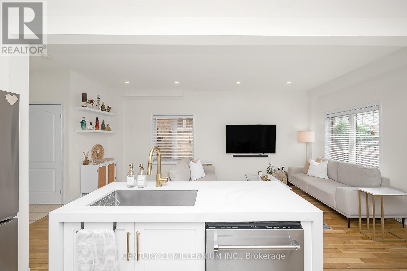 Photo 15 of 43 Bankfield Crescent, Hamilton ON