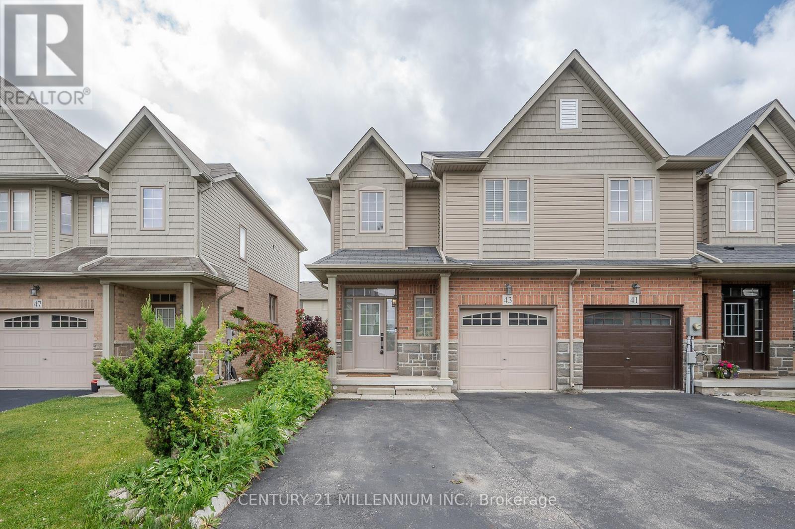 Photo 3 of 43 Bankfield Crescent, Hamilton ON