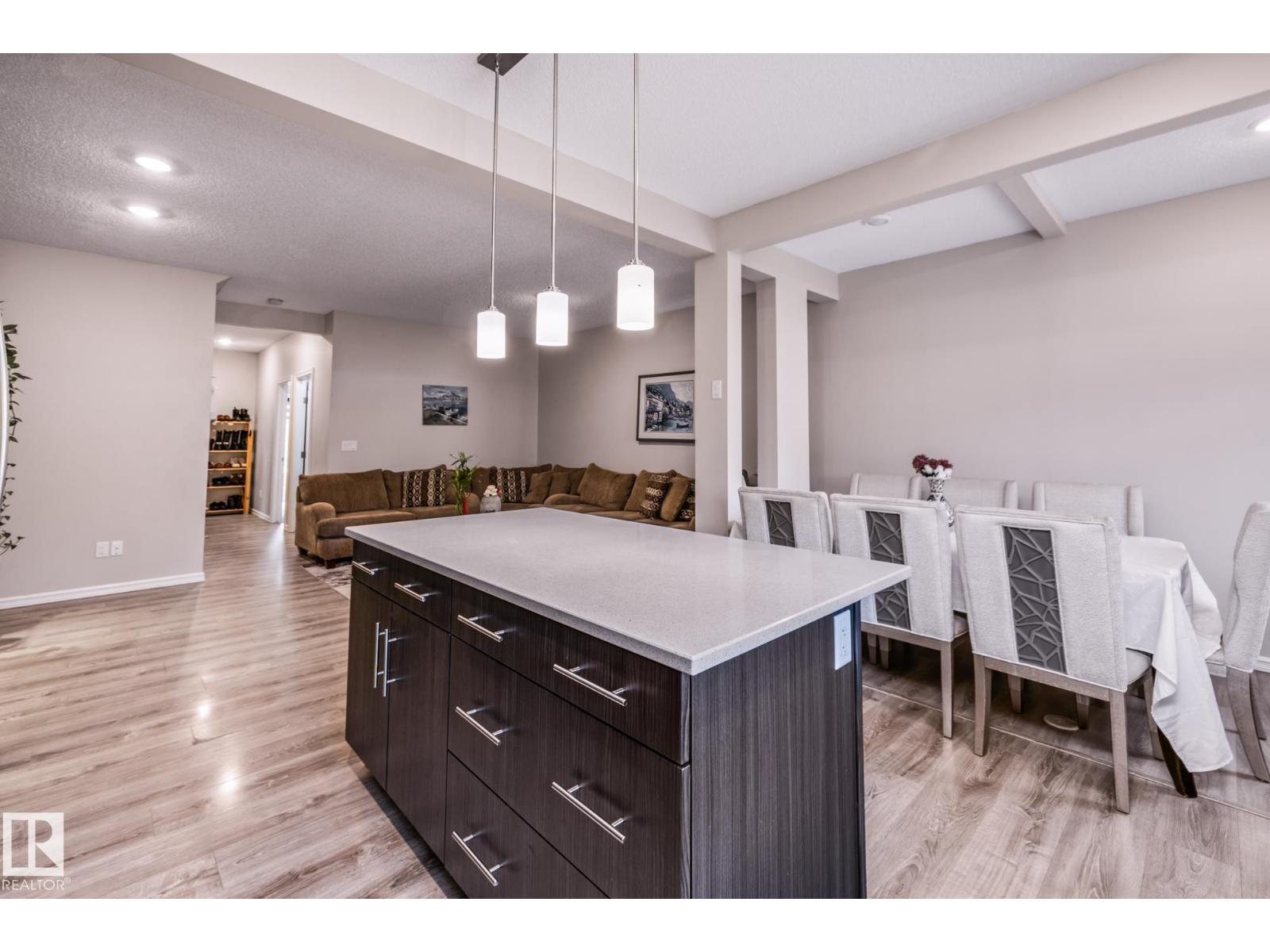 Photo 1 of 336 Desrochers Bv Sw, Edmonton AB