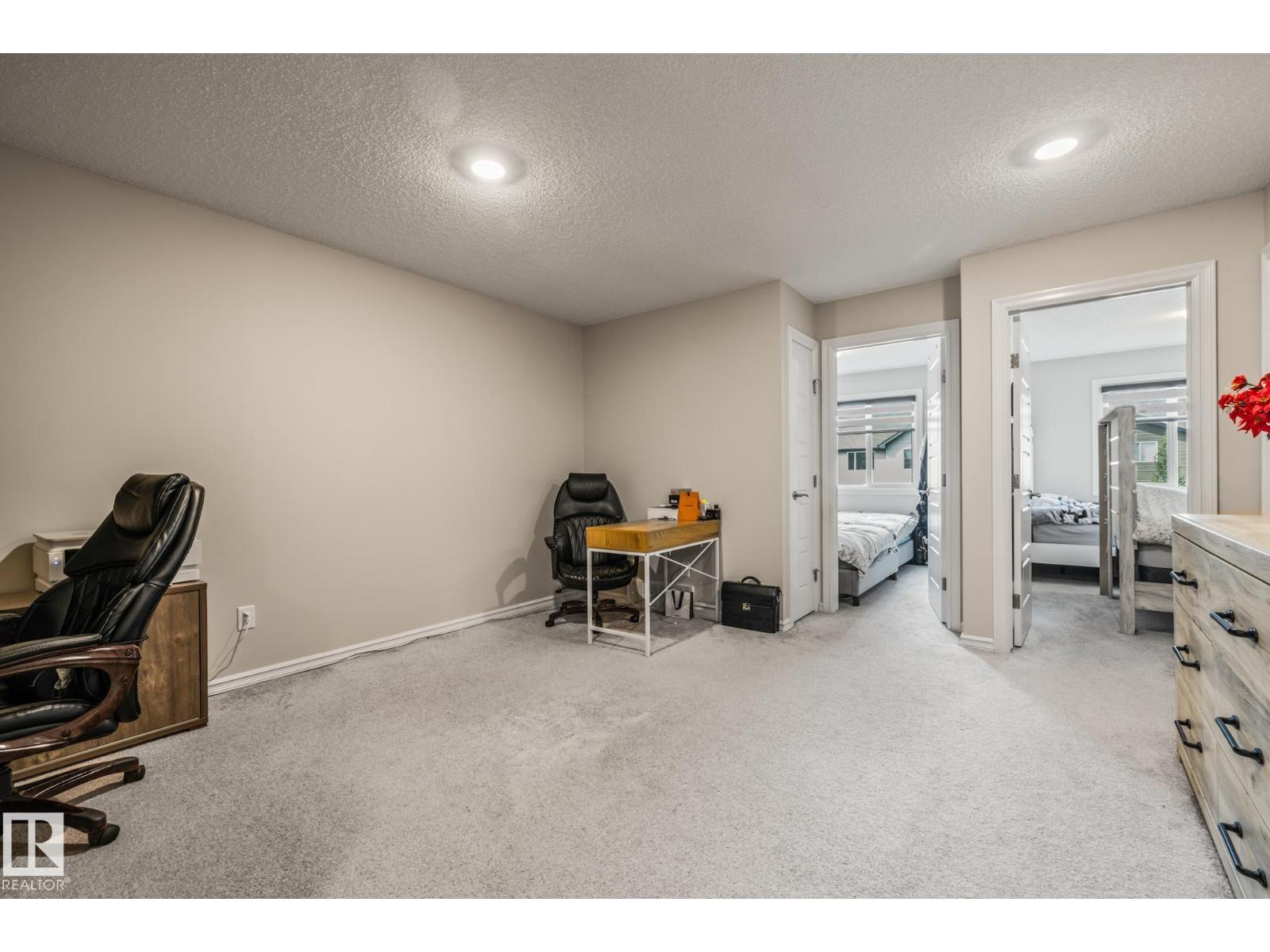 Photo 2 of 336 Desrochers Bv Sw, Edmonton AB
