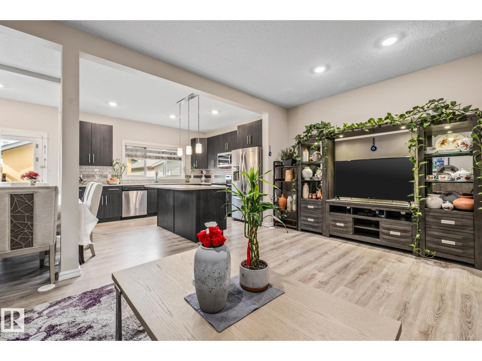 Photo 29 of 336 Desrochers Bv Sw, Edmonton AB