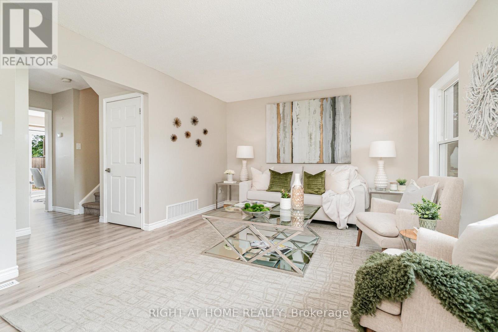 Photo 7 of 50 Roser Crescent, Clarington ON
