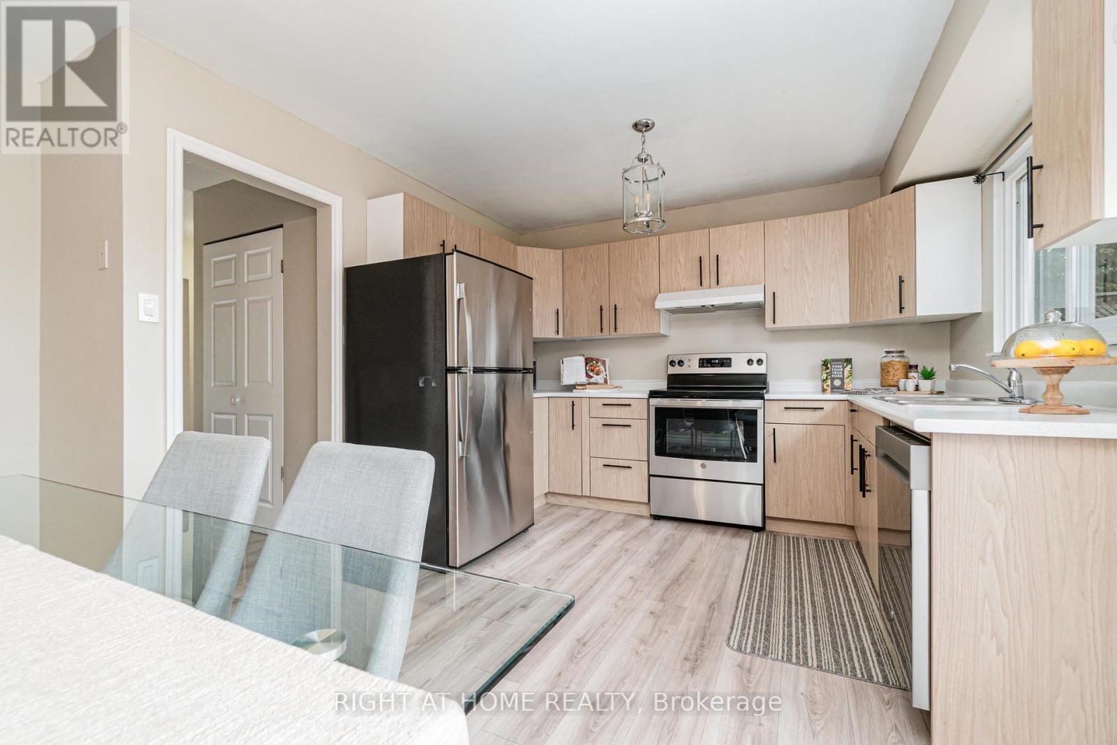 Photo 11 of 50 Roser Crescent, Clarington ON