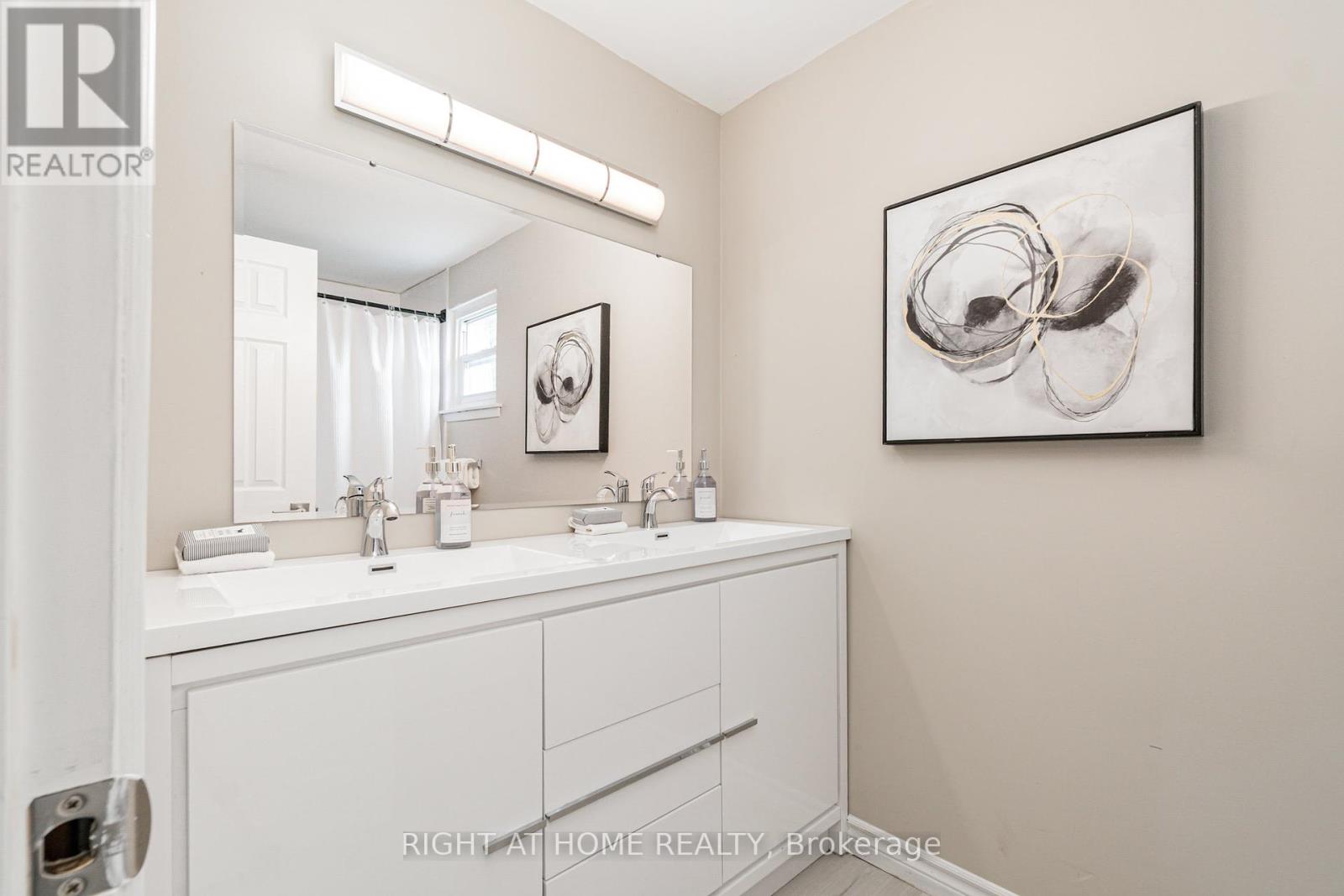 Photo 16 of 50 Roser Crescent, Clarington ON