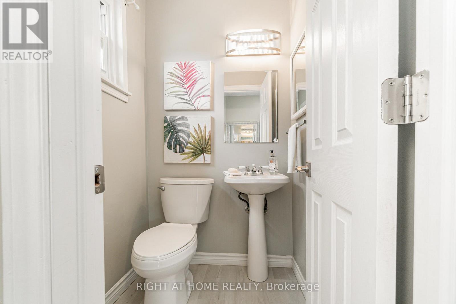 Photo 12 of 50 Roser Crescent, Clarington ON