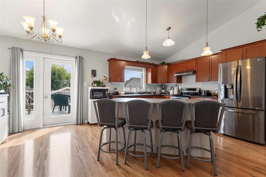 Photo 2 of 18 Westview Drive, Steinbach MB