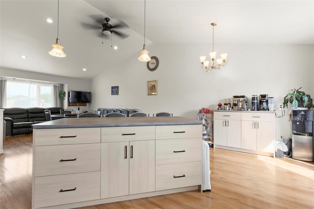 Photo 6 of 18 Westview Drive, Steinbach MB