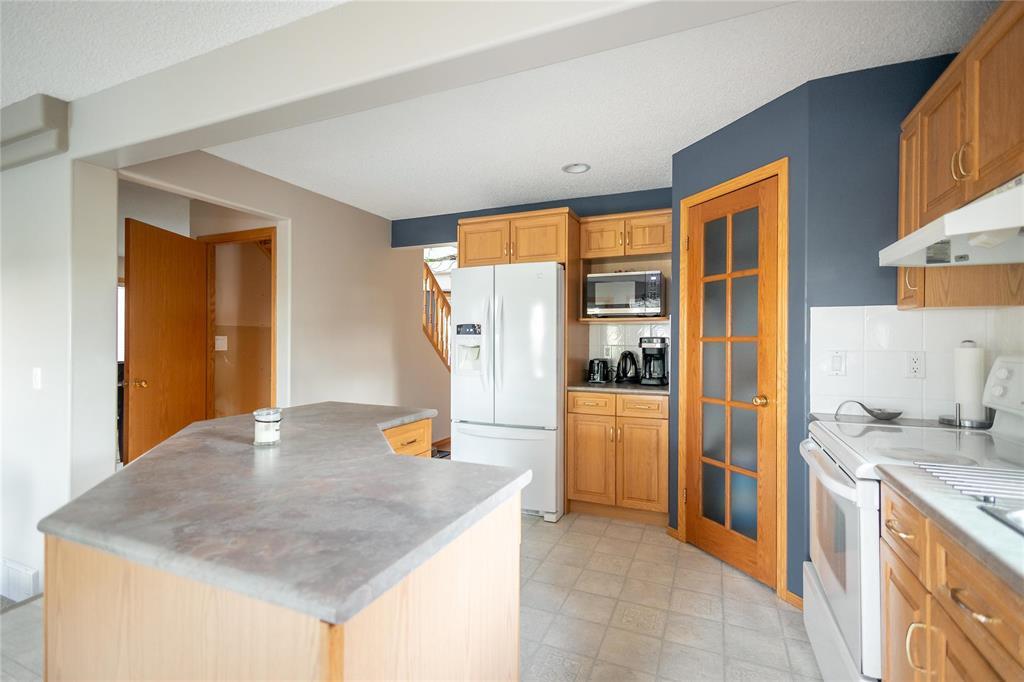 Photo 11 of 182 Vineland Crescent, Winnipeg MB