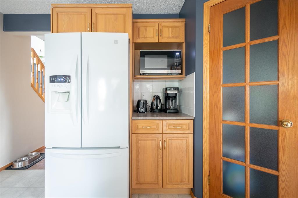 Photo 13 of 182 Vineland Crescent, Winnipeg MB