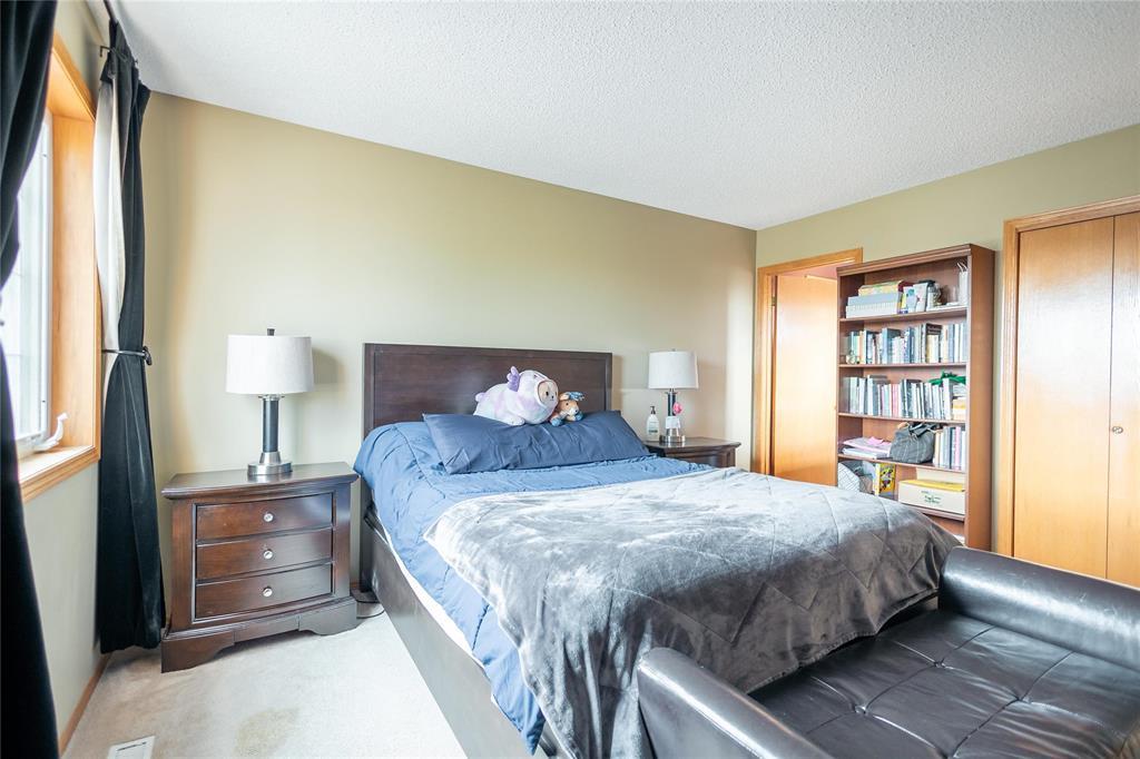 Photo 19 of 182 Vineland Crescent, Winnipeg MB
