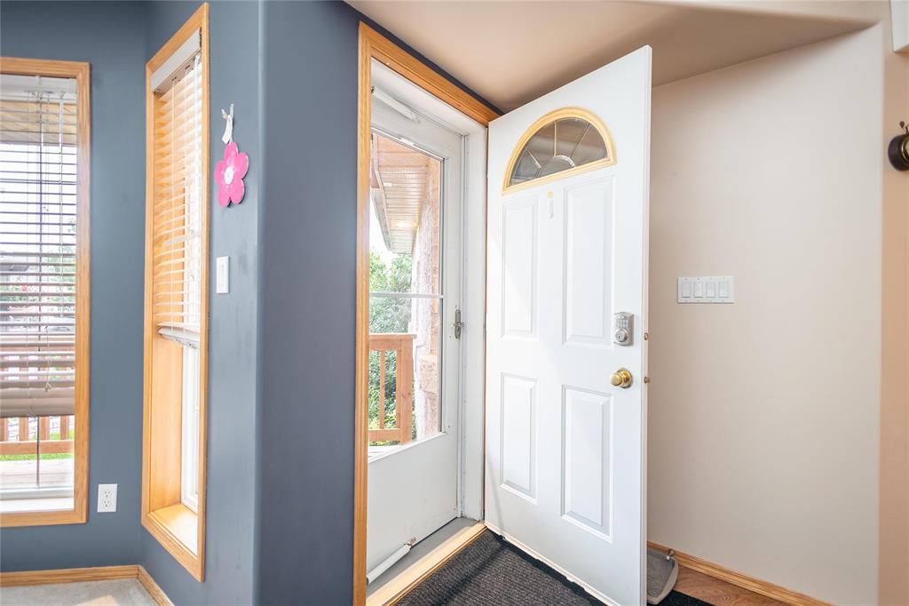 Photo 3 of 182 Vineland Crescent, Winnipeg MB