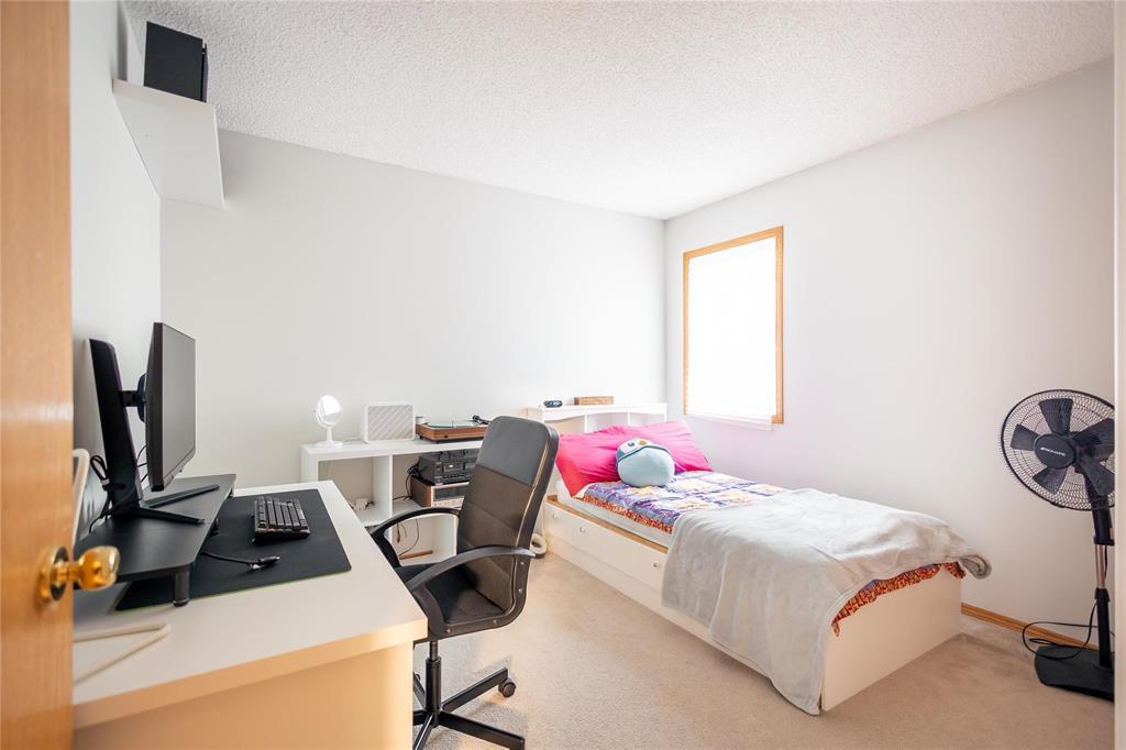 Photo 22 of 182 Vineland Crescent, Winnipeg MB