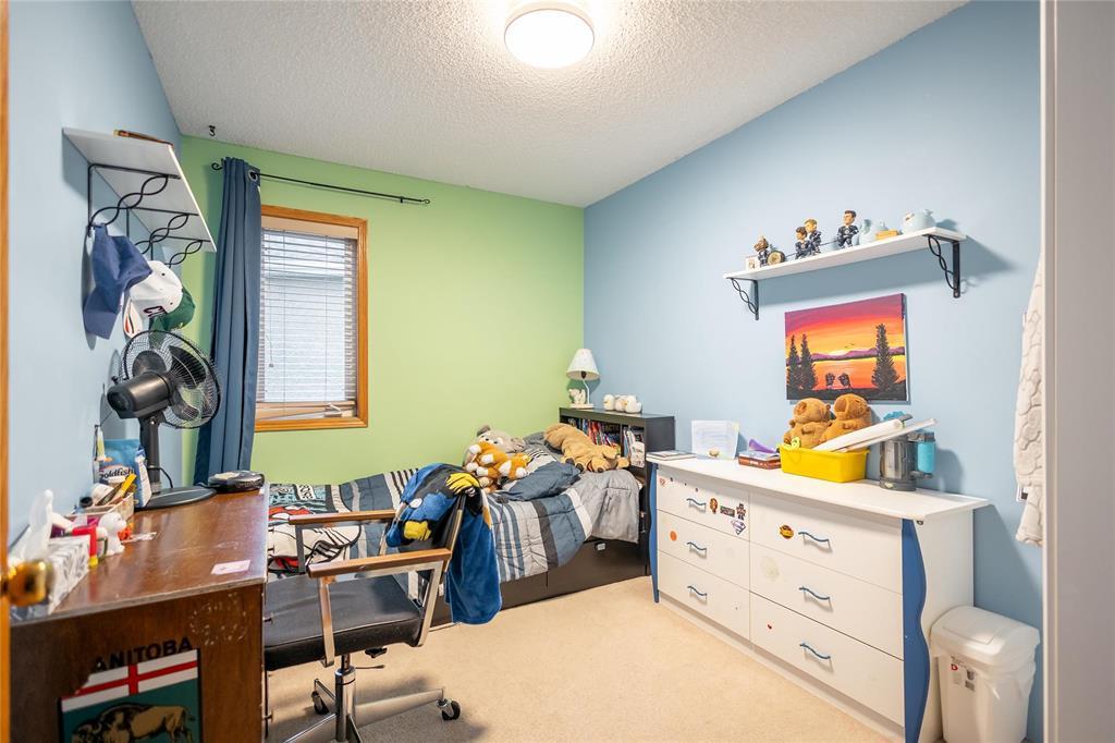 Photo 23 of 182 Vineland Crescent, Winnipeg MB