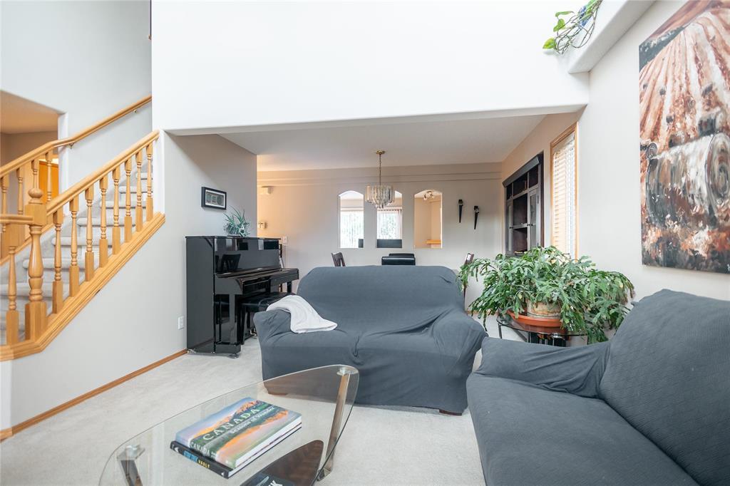 Photo 4 of 182 Vineland Crescent, Winnipeg MB