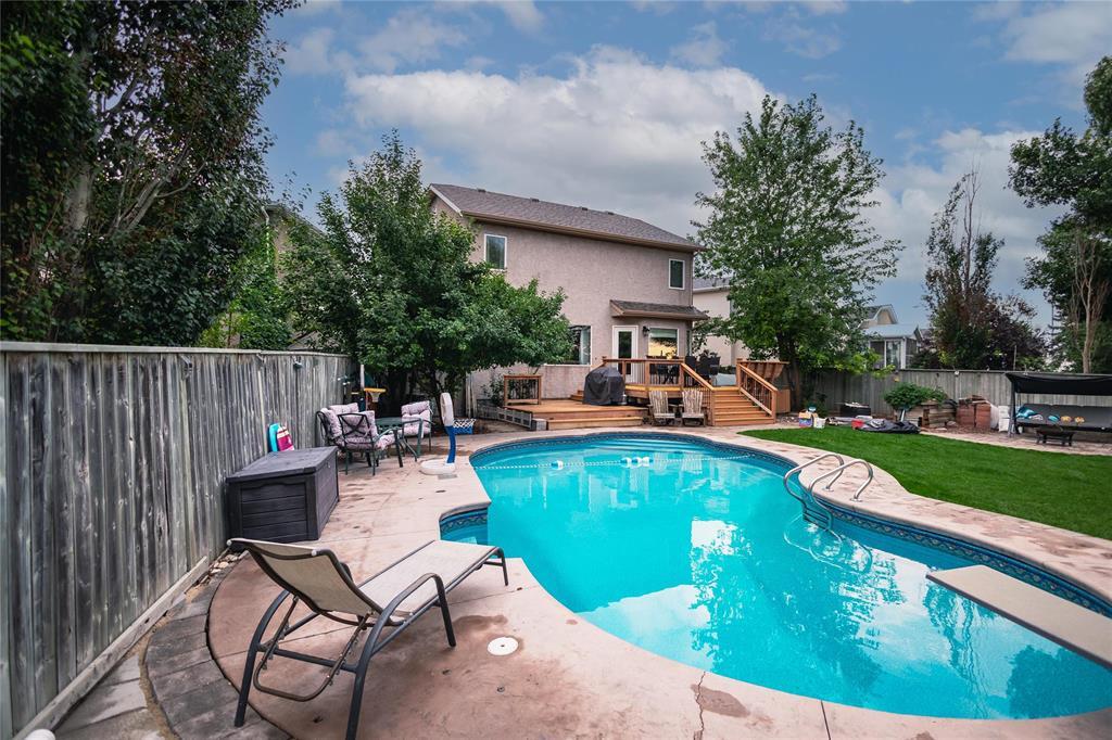Photo 33 of 182 Vineland Crescent, Winnipeg MB