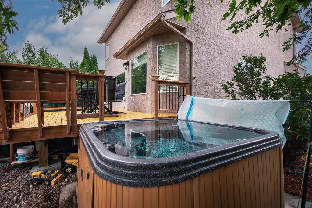 Photo 34 of 182 Vineland Crescent, Winnipeg MB