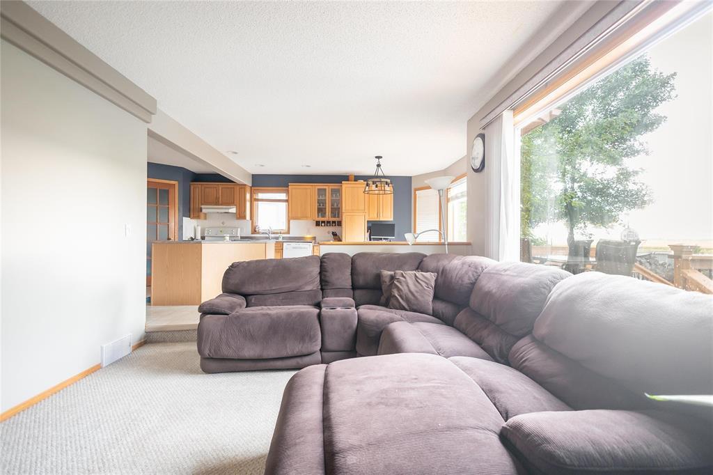 Photo 7 of 182 Vineland Crescent, Winnipeg MB