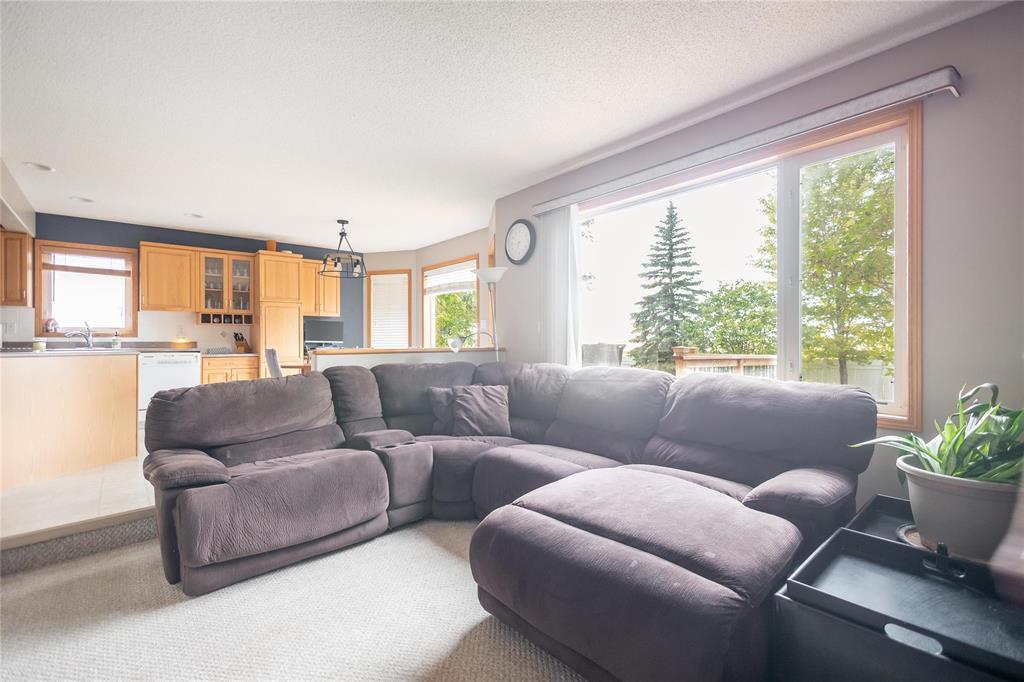 Photo 8 of 182 Vineland Crescent, Winnipeg MB