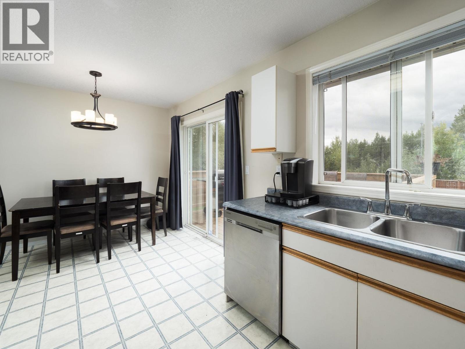 Photo 10 of 5507 Woodoak Crescent, Prince George BC