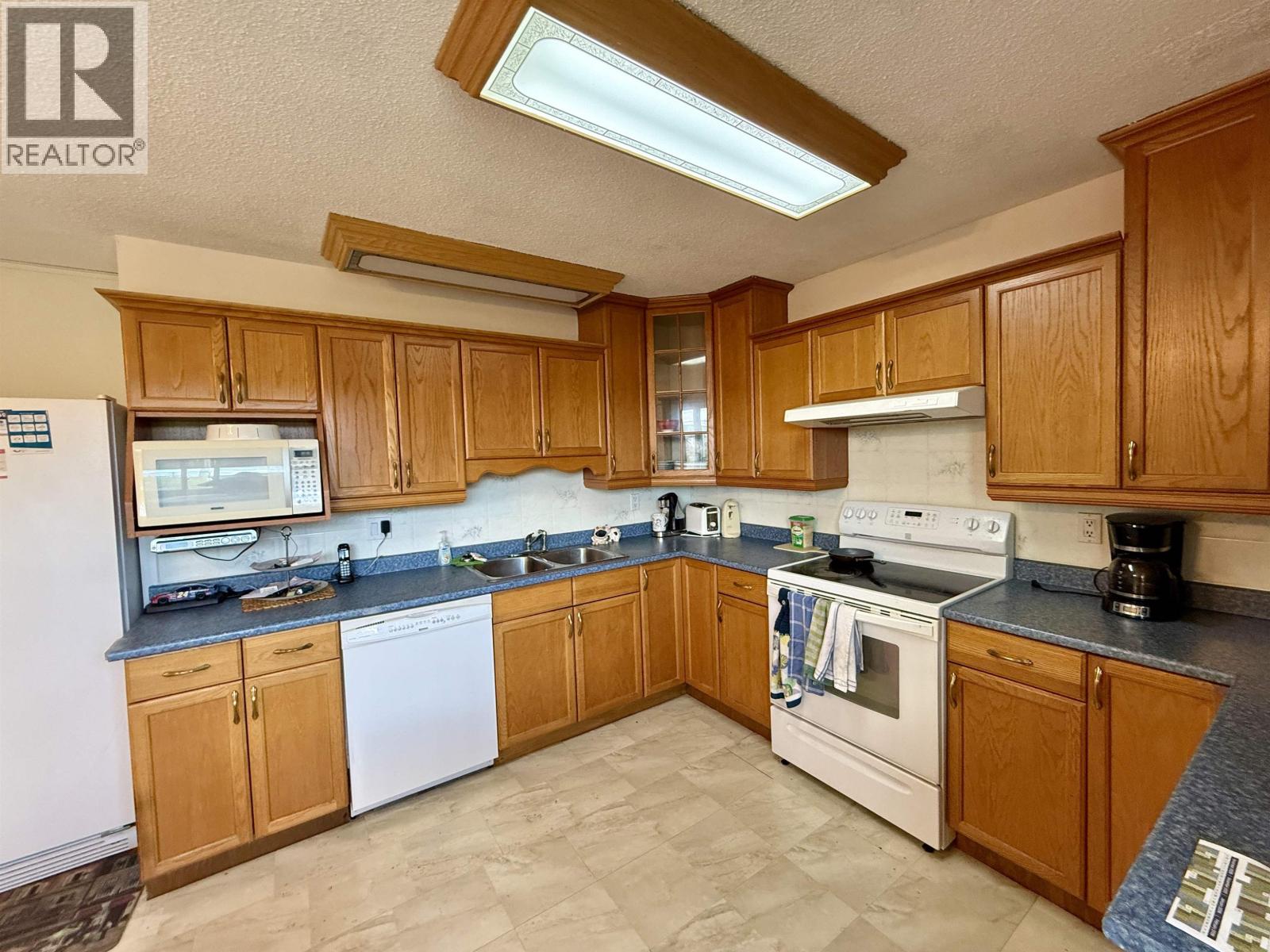 Photo 7 of 490 Lansdowne Road, Prince George BC