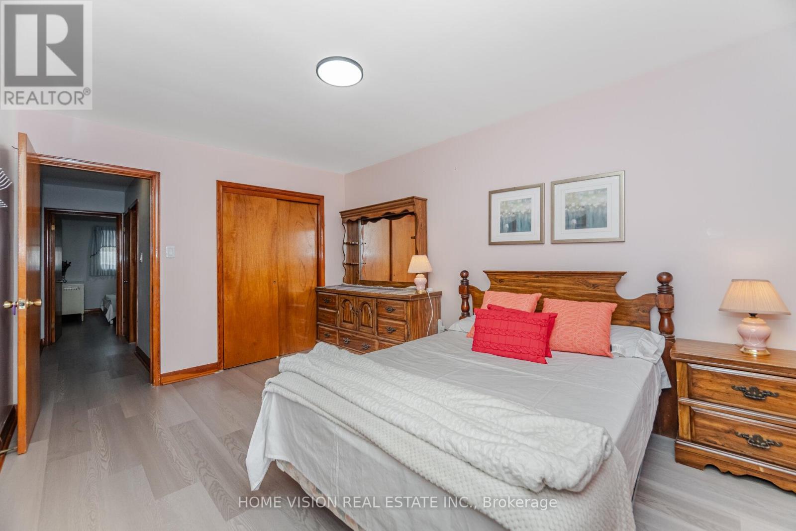 Photo 16 of 15 Adair Avenue N, Hamilton ON