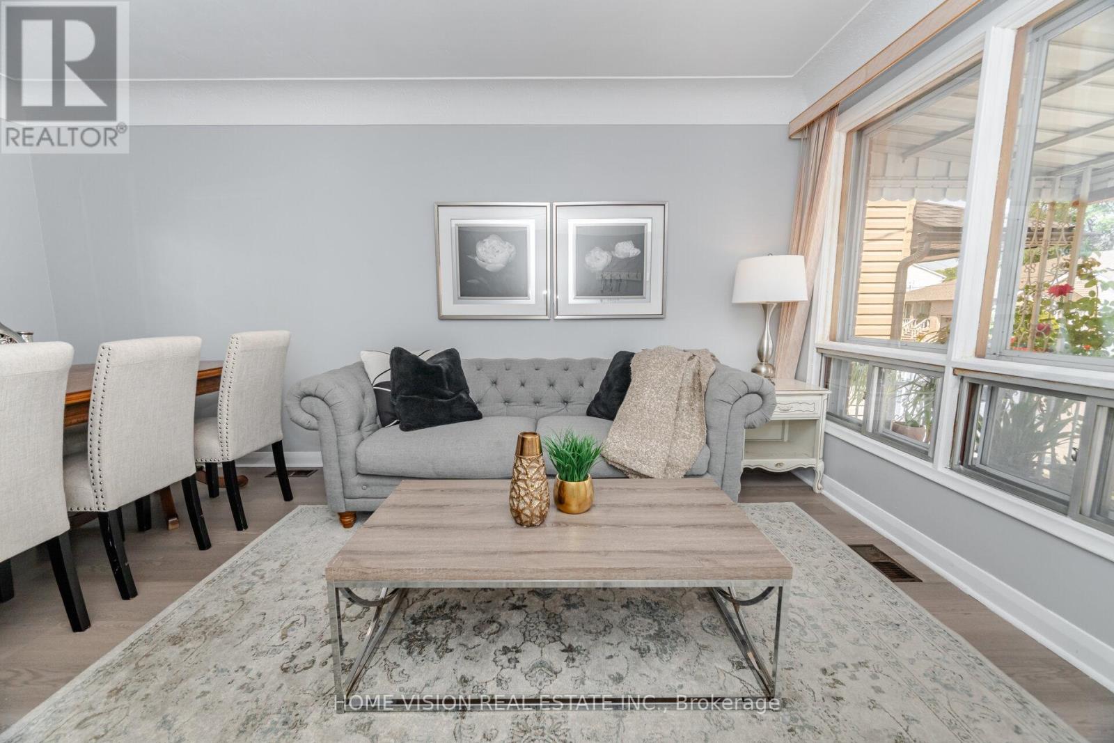 Photo 5 of 15 Adair Avenue N, Hamilton ON