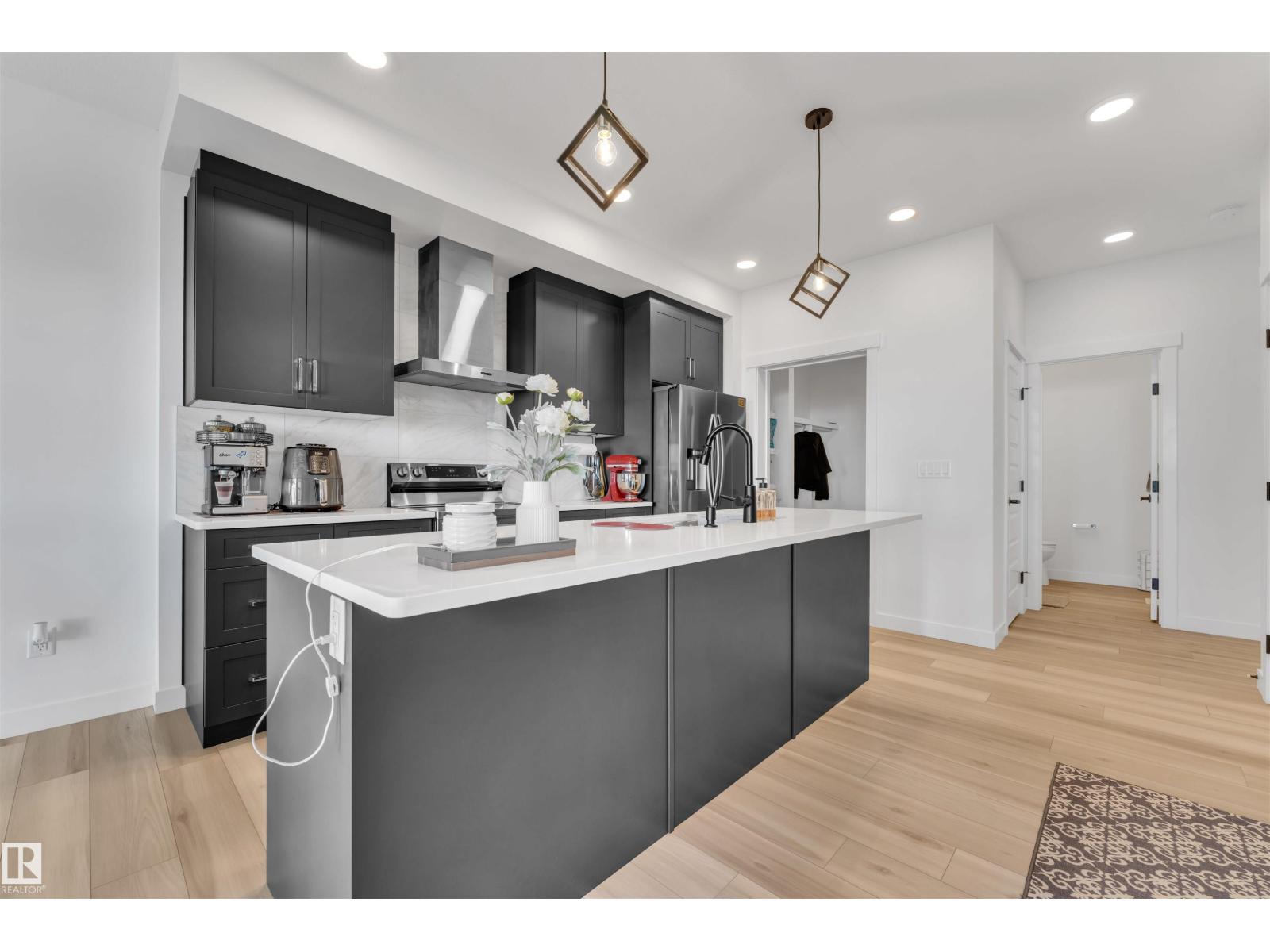 Photo 10 of 2134 14 A Av Nw, Edmonton AB