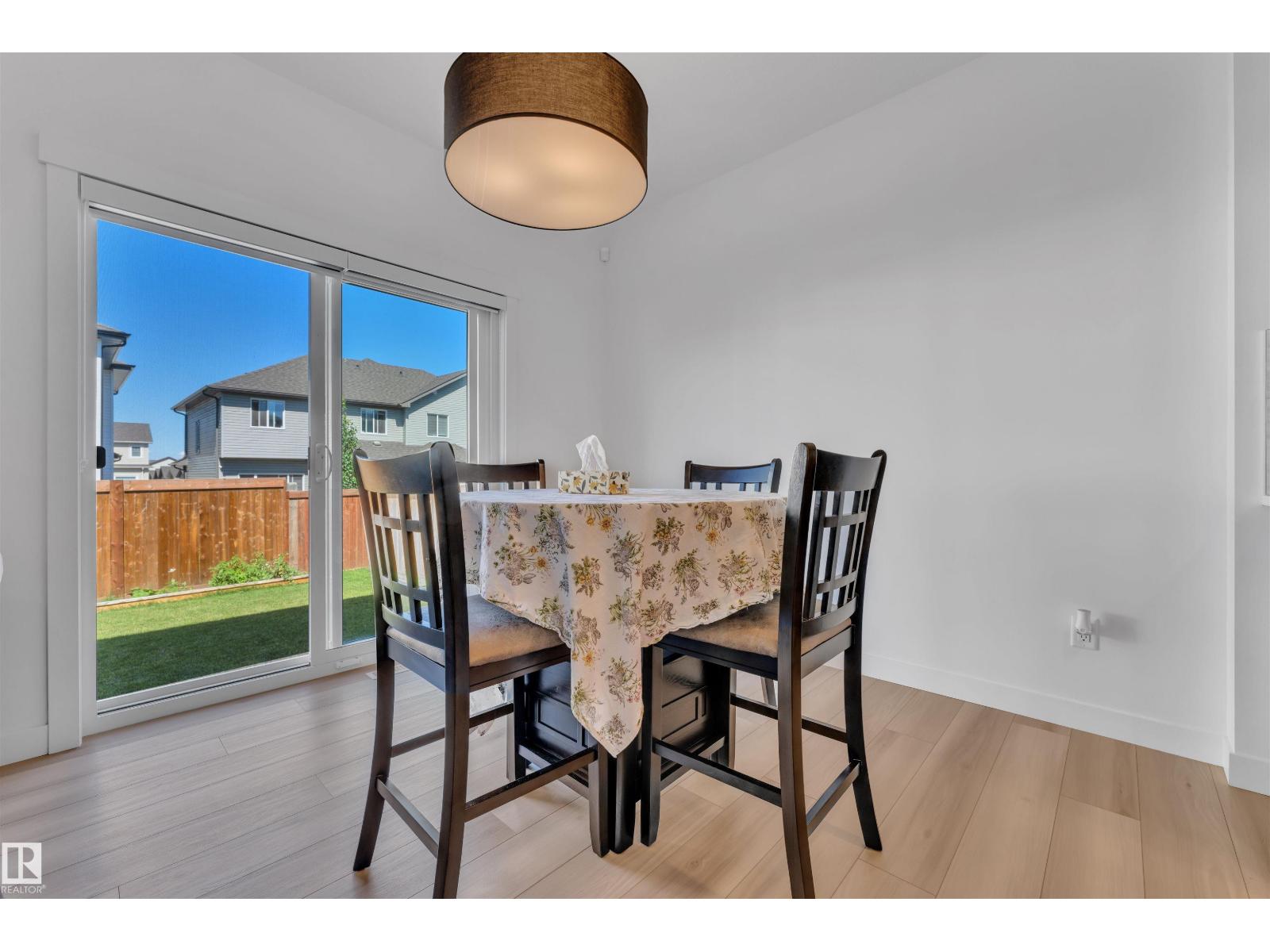 Photo 11 of 2134 14 A Av Nw, Edmonton AB