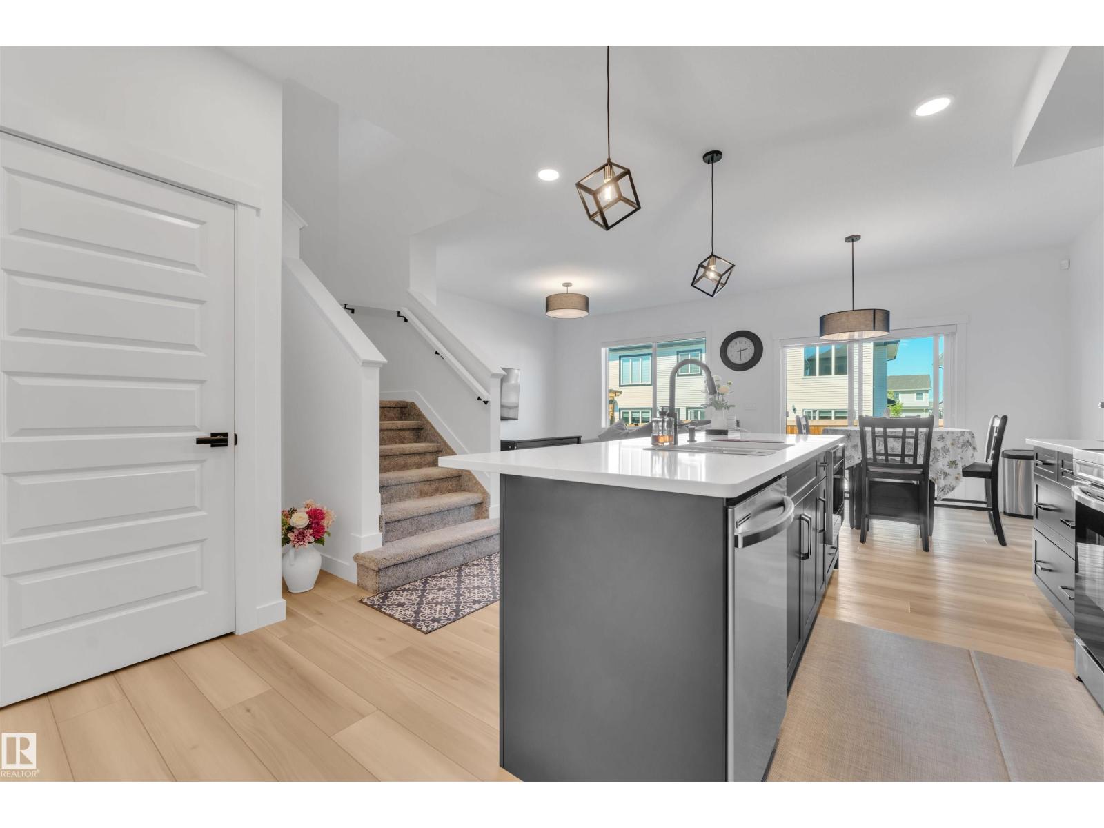 Photo 15 of 2134 14 A Av Nw, Edmonton AB