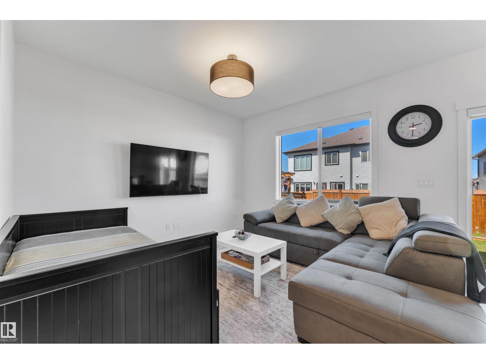 Photo 17 of 2134 14 A Av Nw, Edmonton AB