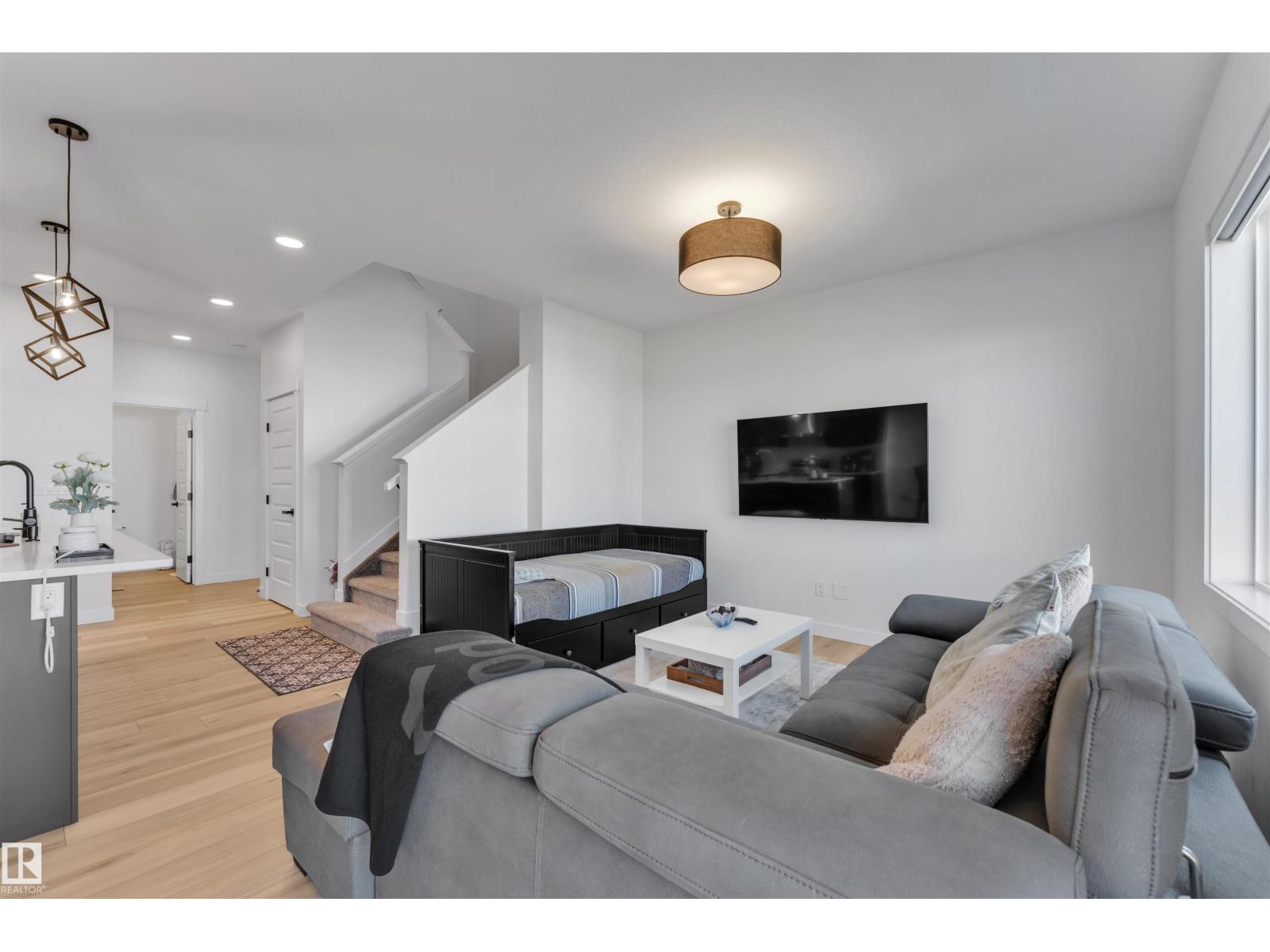 Photo 18 of 2134 14 A Av Nw, Edmonton AB