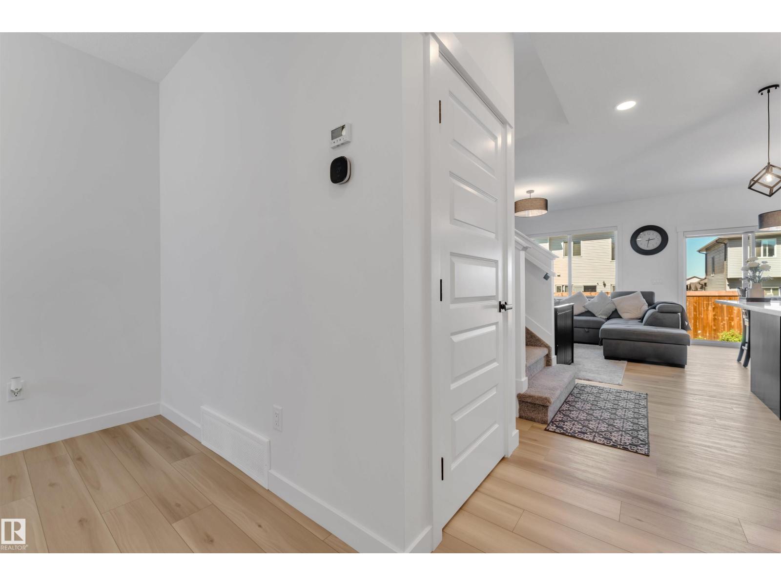 Photo 21 of 2134 14 A Av Nw, Edmonton AB