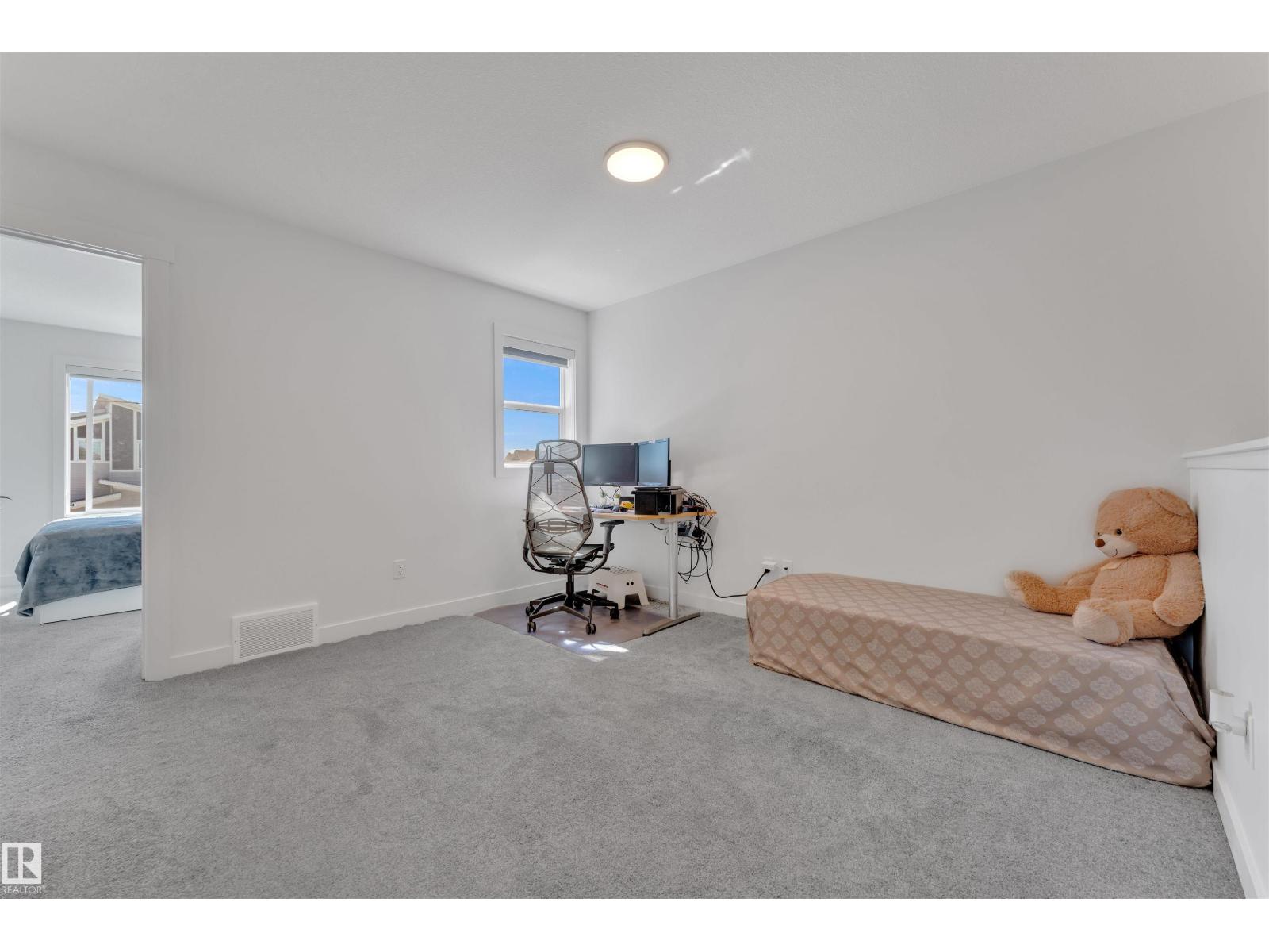 Photo 22 of 2134 14 A Av Nw, Edmonton AB