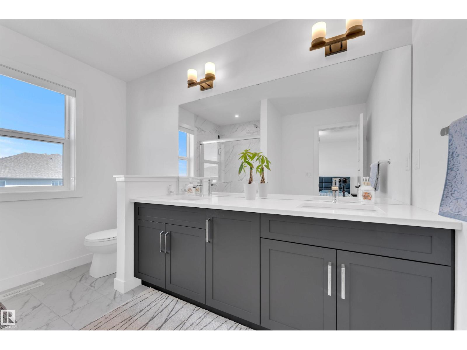 Photo 33 of 2134 14 A Av Nw, Edmonton AB