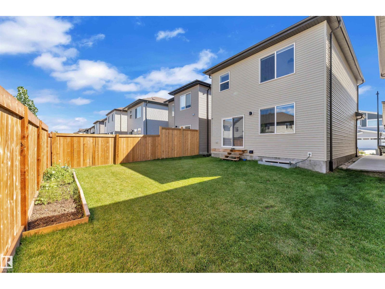 Photo 36 of 2134 14 A Av Nw, Edmonton AB