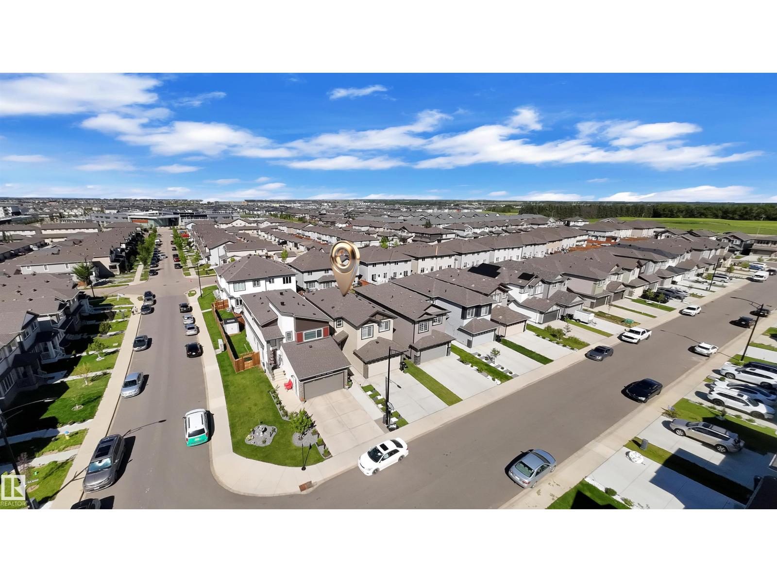 Photo 4 of 2134 14 A Av Nw, Edmonton AB