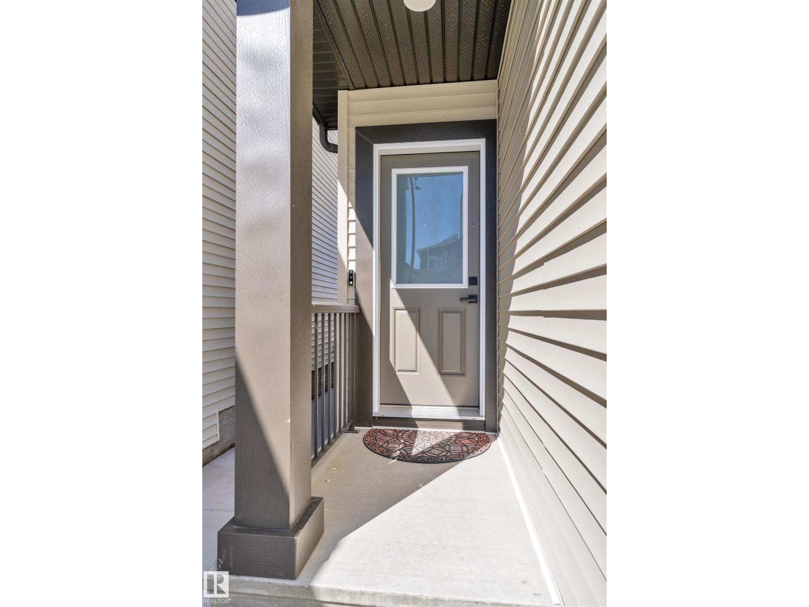 Photo 5 of 2134 14 A Av Nw, Edmonton AB