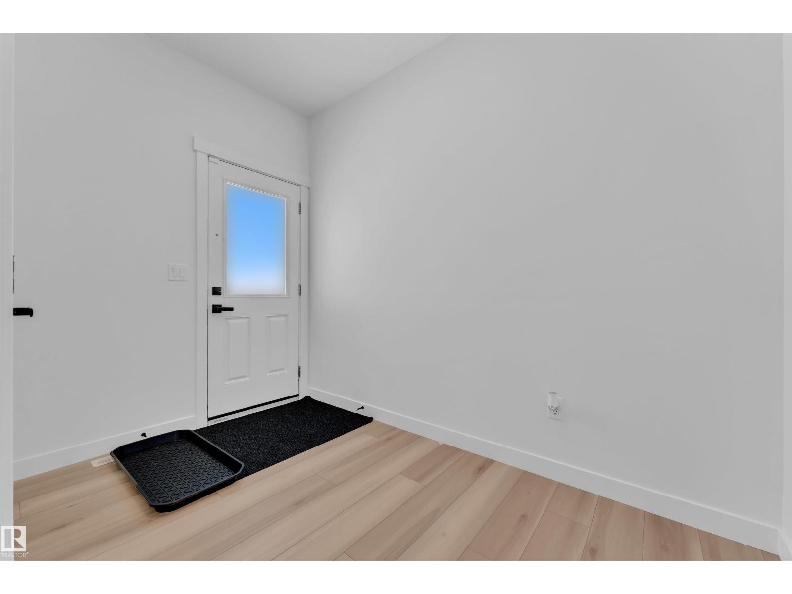 Photo 6 of 2134 14 A Av Nw, Edmonton AB