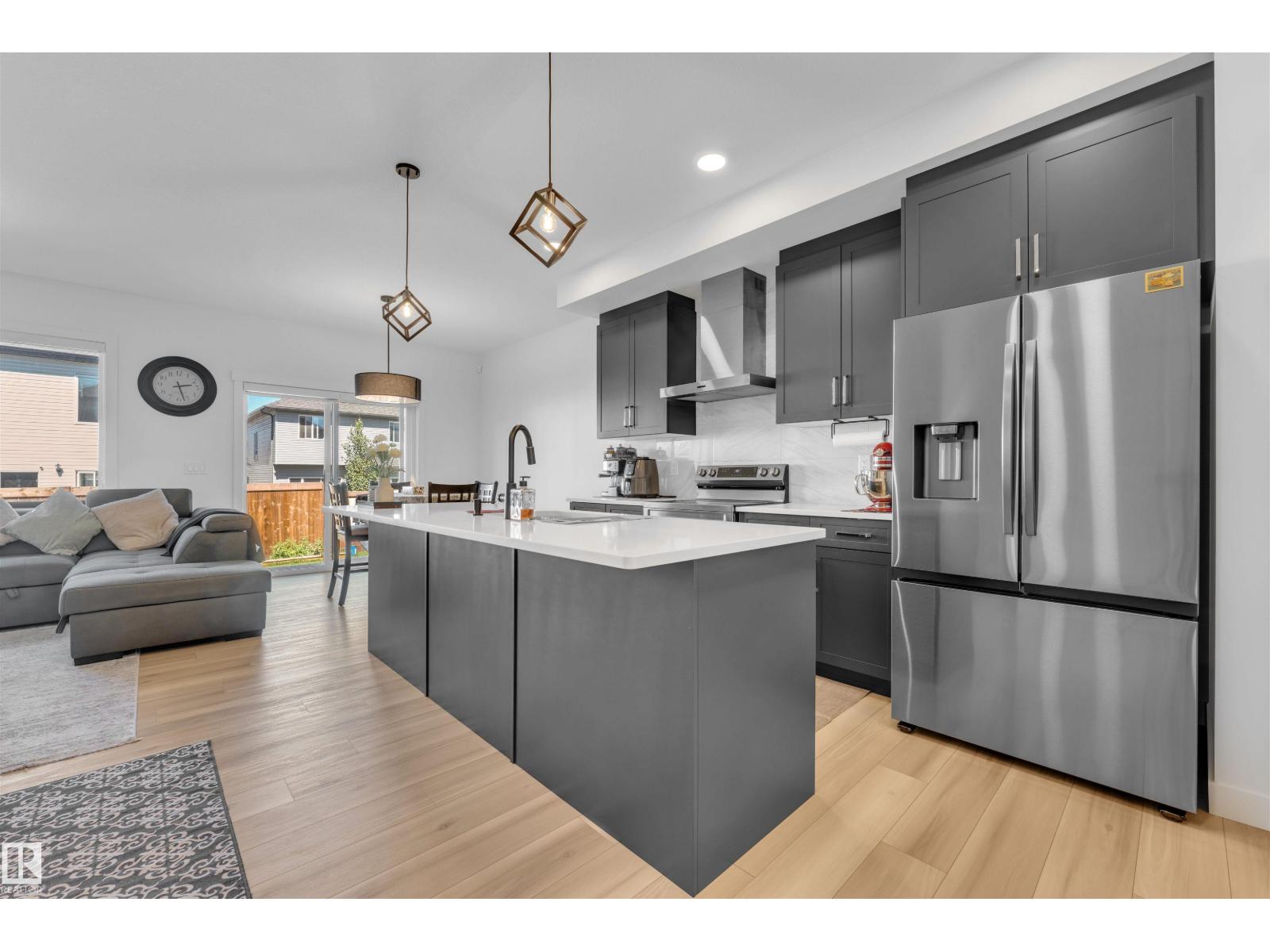 Photo 9 of 2134 14 A Av Nw, Edmonton AB