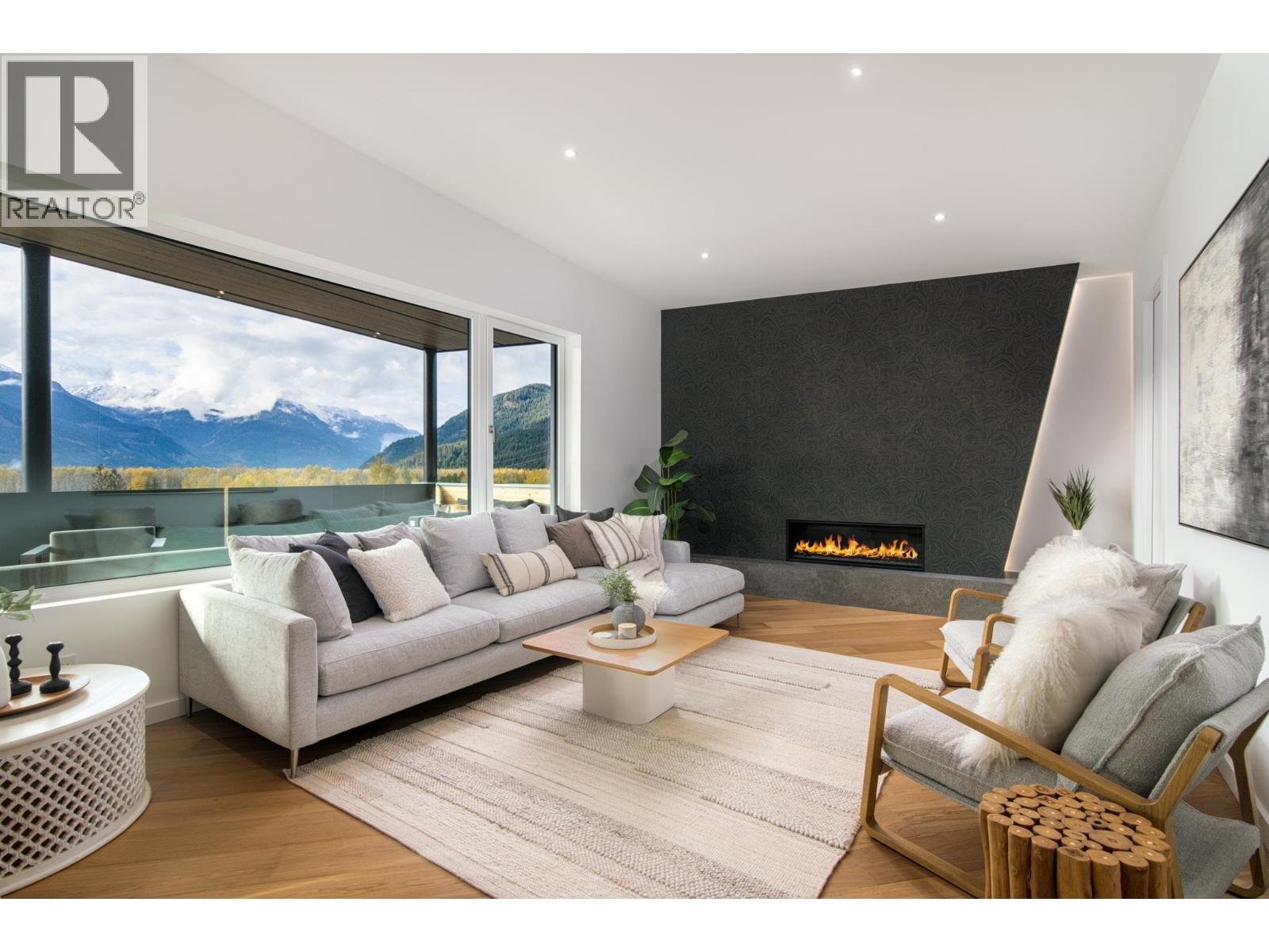 1780 PINEWOOD DRIVE, Pemberton