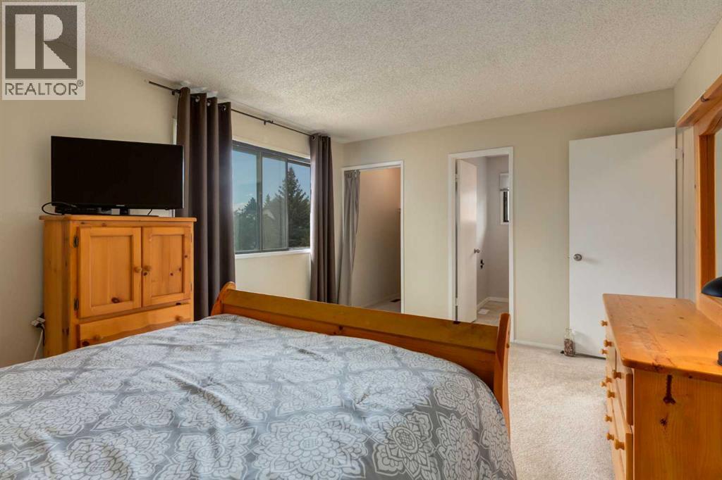 Single Family House for Sale in  Silverstone Road NW Silver Springs Calgary 
