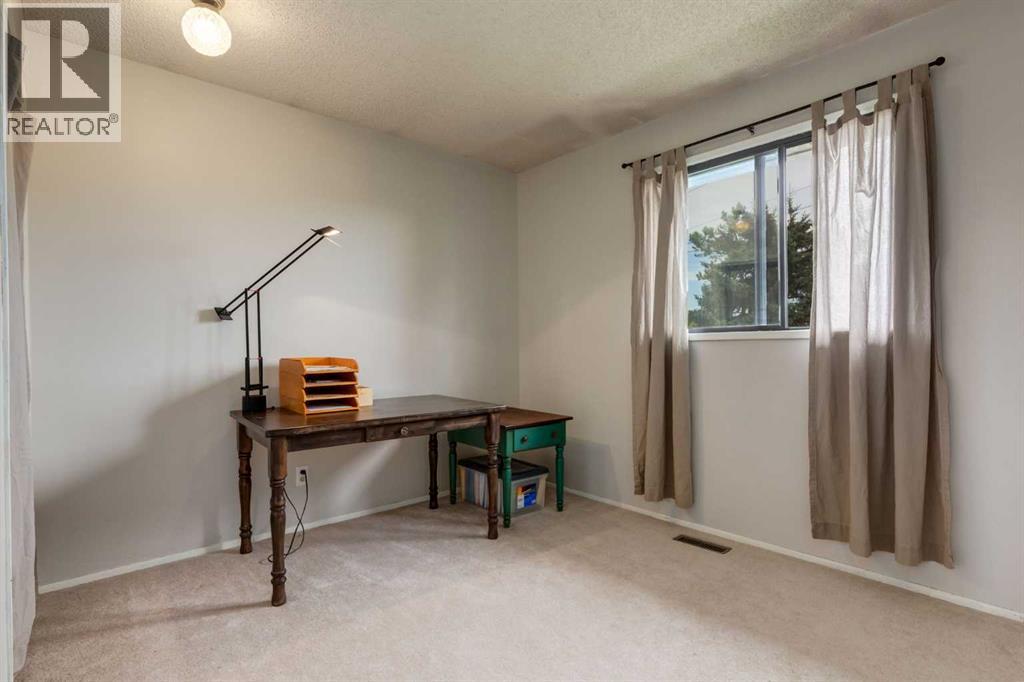 Single Family House for Sale in  Silverstone Road NW Silver Springs Calgary 