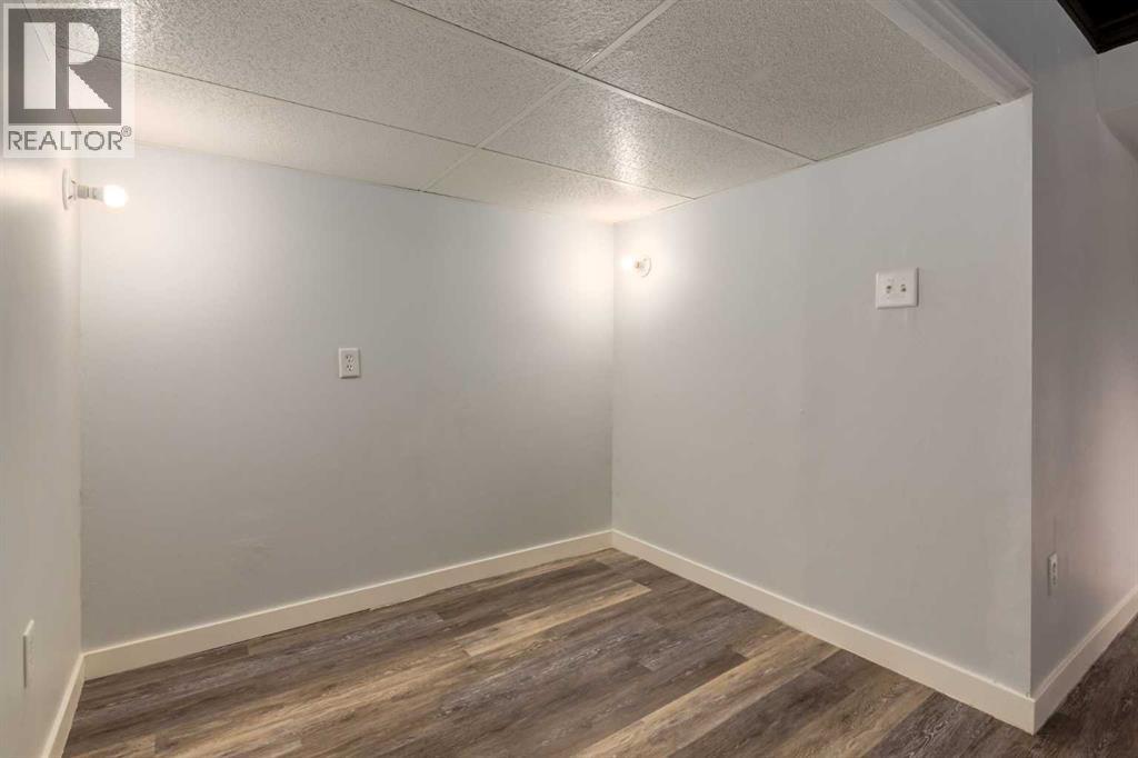 Single Family House for Sale in  Silverstone Road NW Silver Springs Calgary 