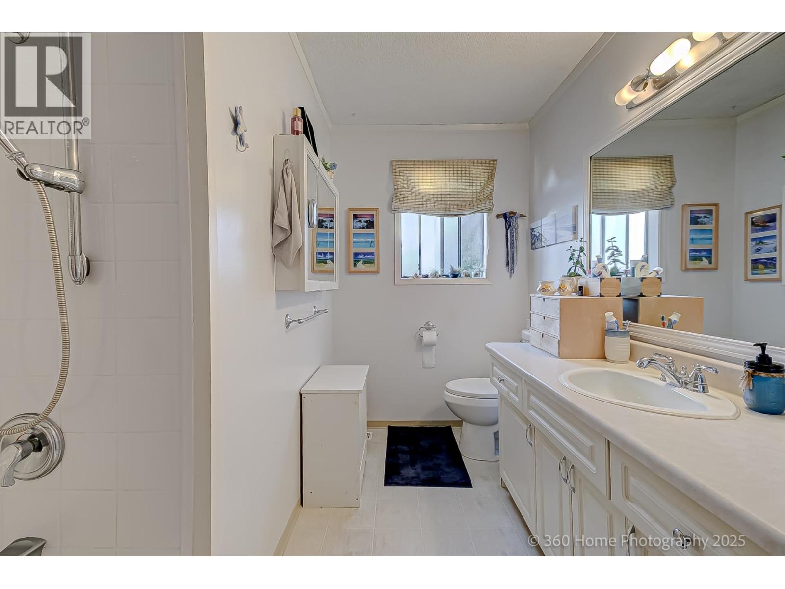 Photo 4 of 4529 Savoy Street, Delta BC