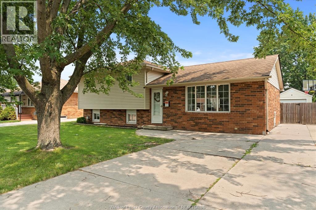 Photo 1 of 110 St James Court, Amherstburg ON