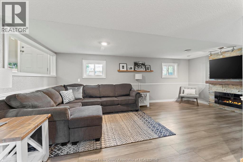 Photo 25 of 110 St James Court, Amherstburg ON