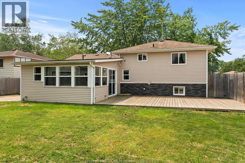 Photo 36 of 110 St James Court, Amherstburg ON